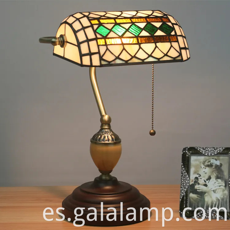 Luces de bancos europeos, bares y cafés artísticos, lámparas de escritorio nostálgicas